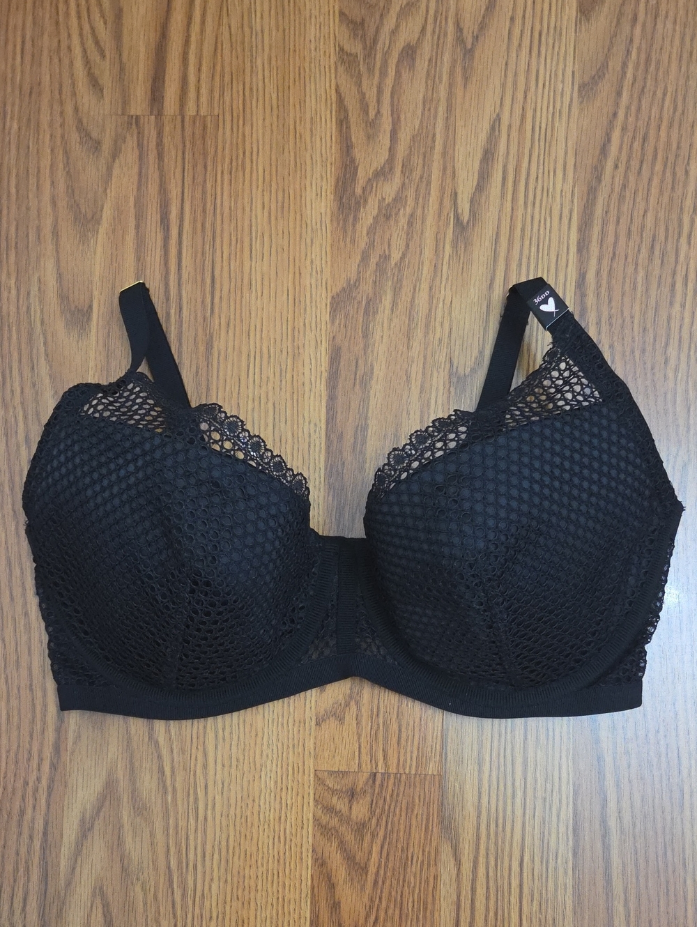 NWT Victoria's Secret Fishnet Lace Plunge Push-Up Bra/ 36DD